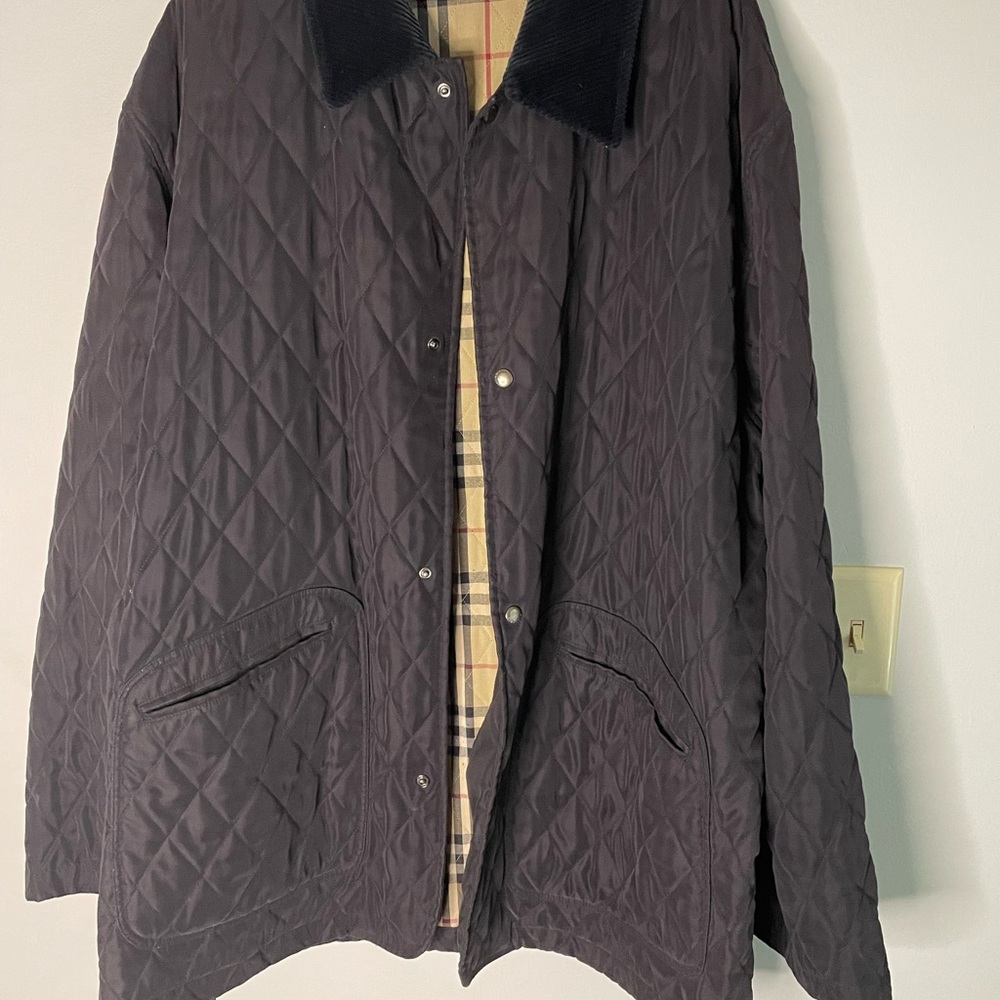 Burberry Black Quilted Jacket w/corduroy collar & Classic Nova Check lining. - Picture 9 of 14